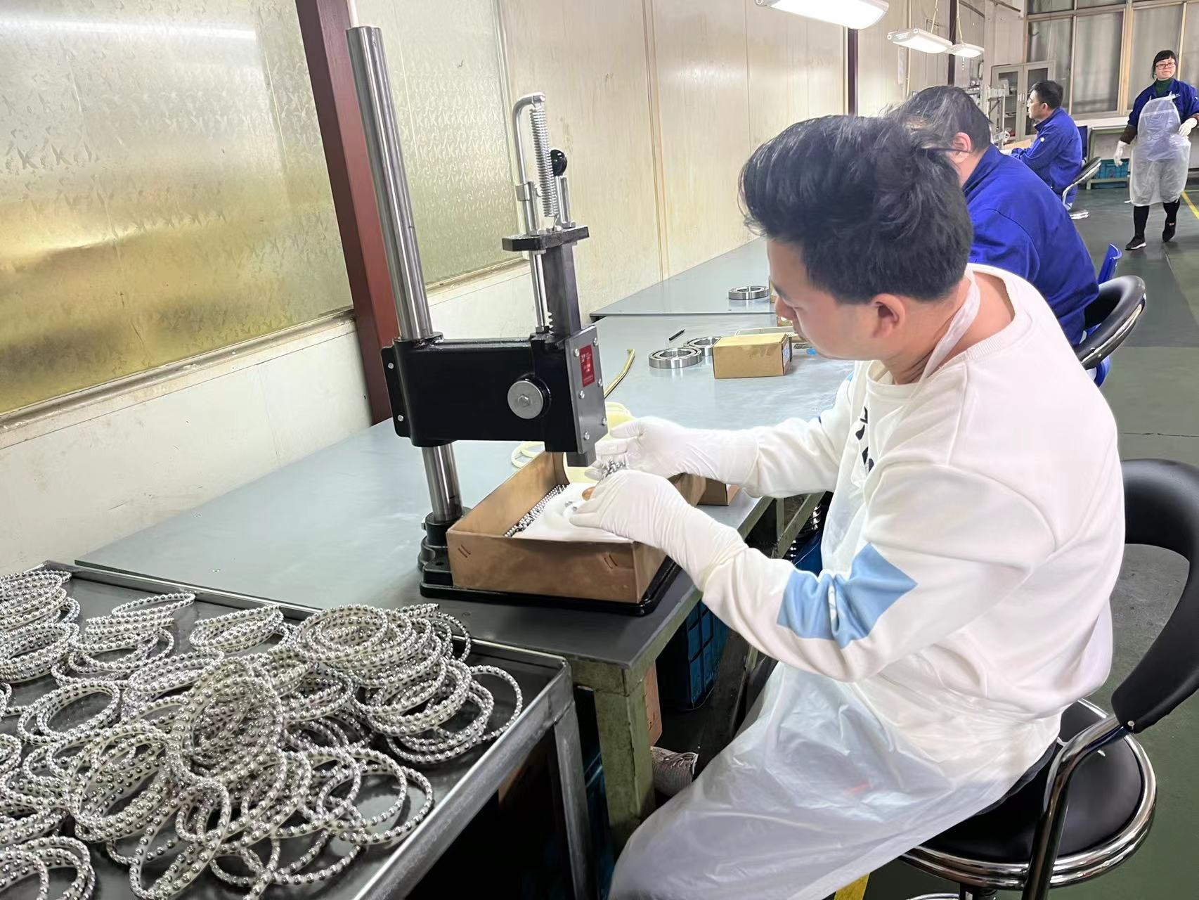 如何判斷角接觸精密軸承能否繼續(xù)使用？